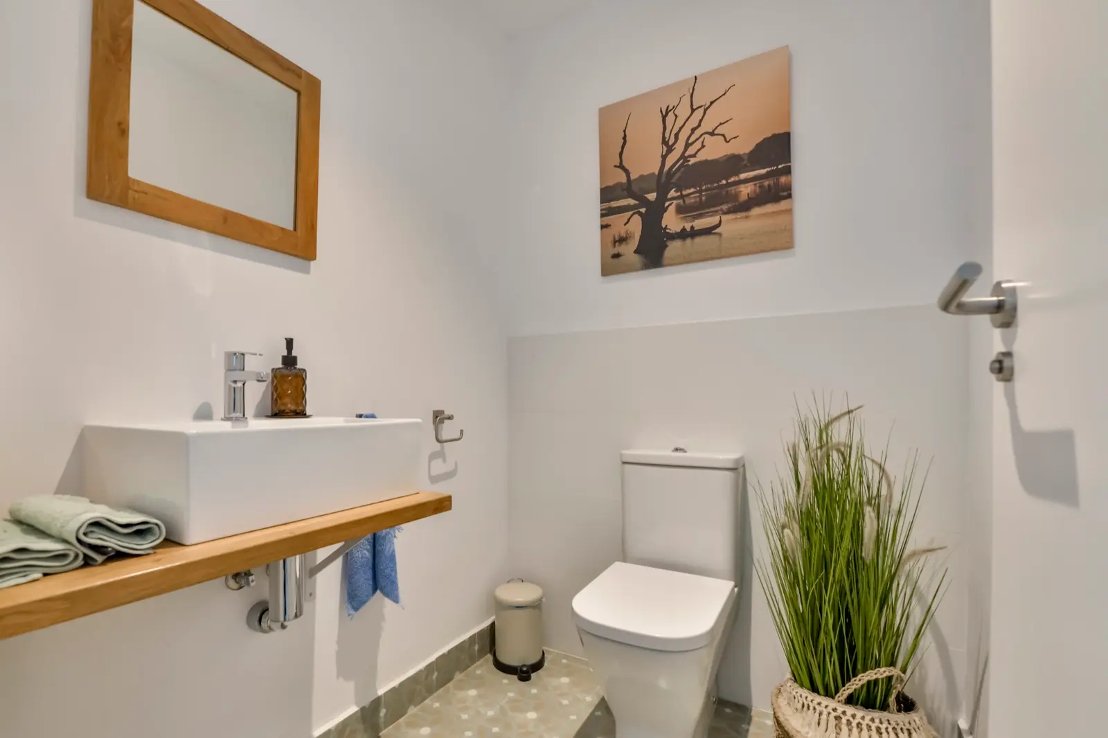Guest toilet